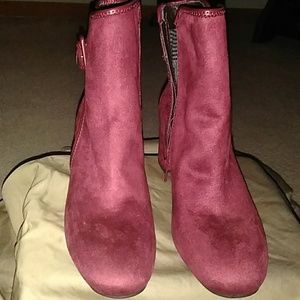 White Mountain ankle boots